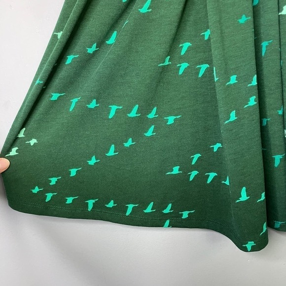 LuLaRoe Green Goose V Formation Madison Pleated Swing Skirt with Pockets Size M - Picture 11 of 12
